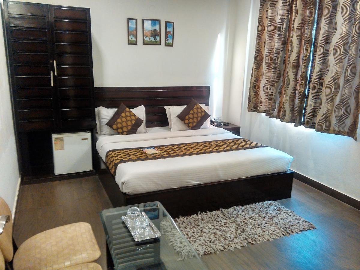 Hotel New Walnut Castle Paharganj Esterno foto